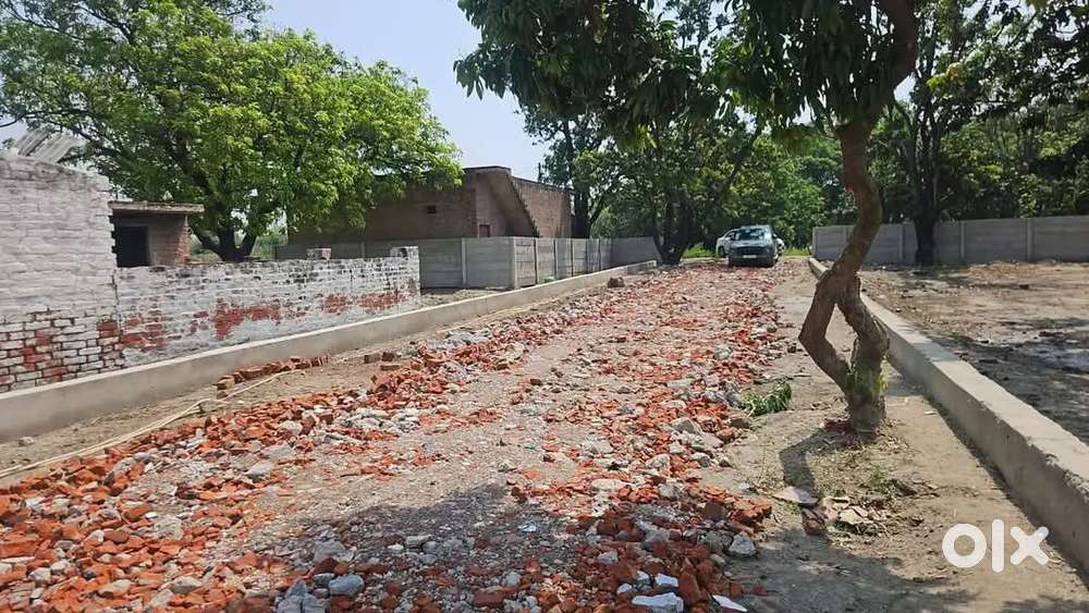 अमूल दूध डेरी कंपनी से कुछ ही दूरी पर प्लॉट ले सुल्तानपुर रोड पर