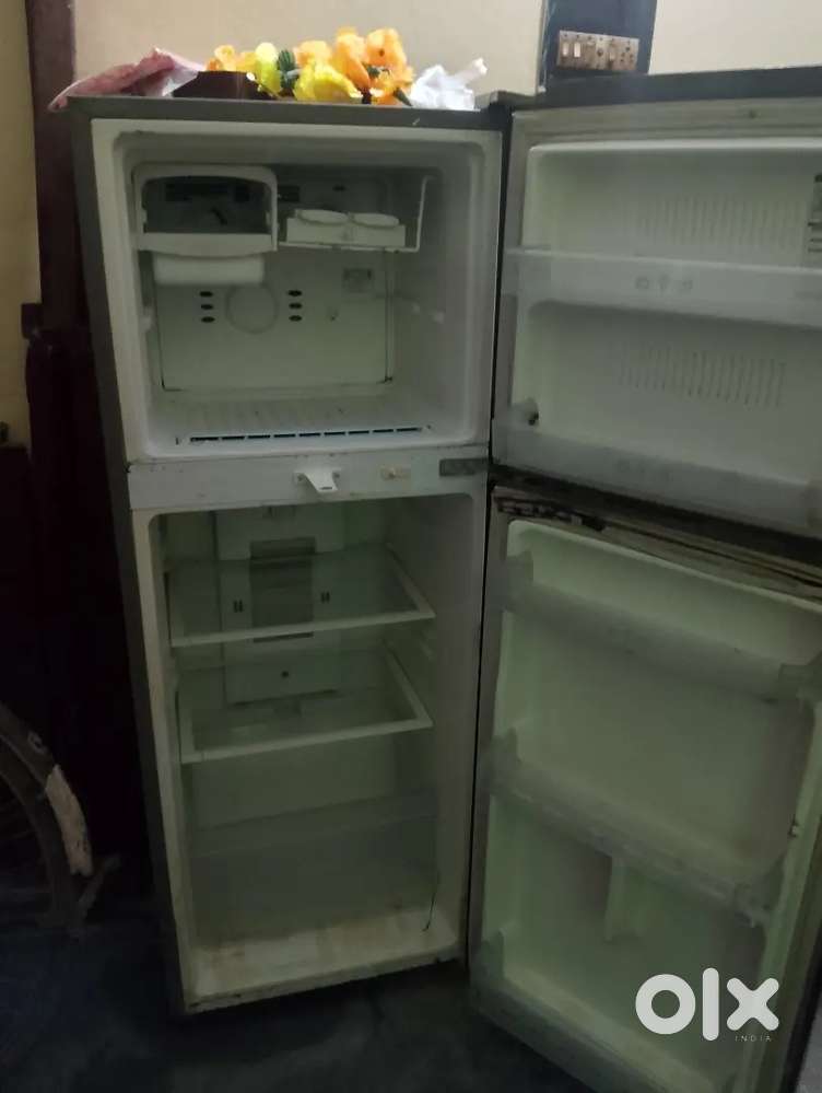 LG double-door refrigerator