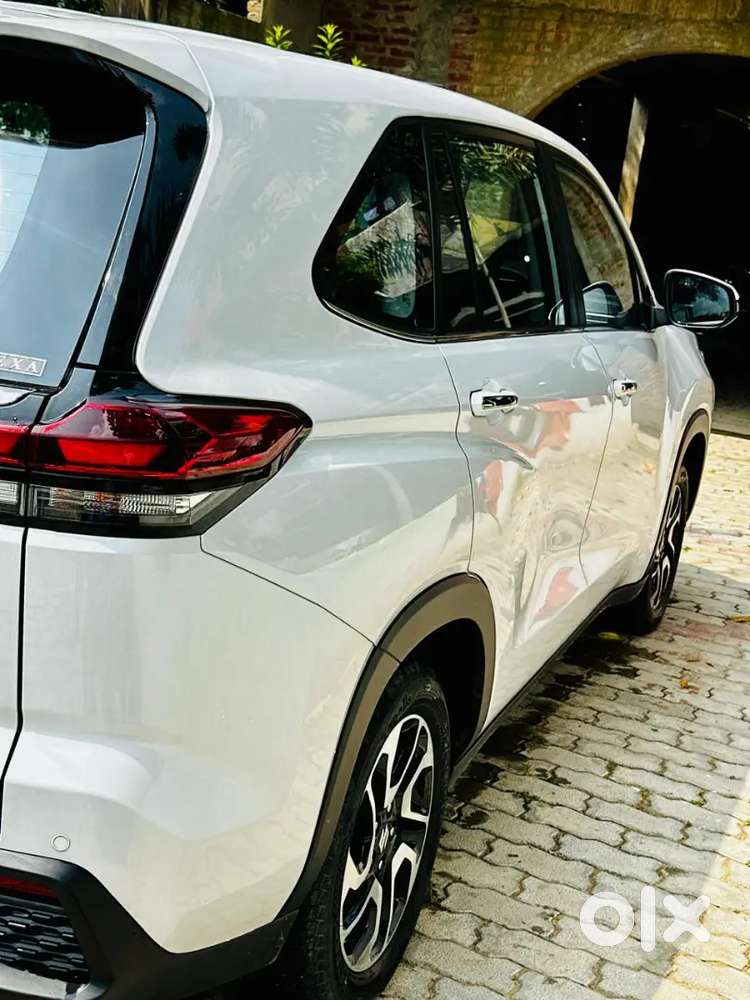 Toyota Innova Hycross 2025 CNG & Hybrids 4500 Km Driven
