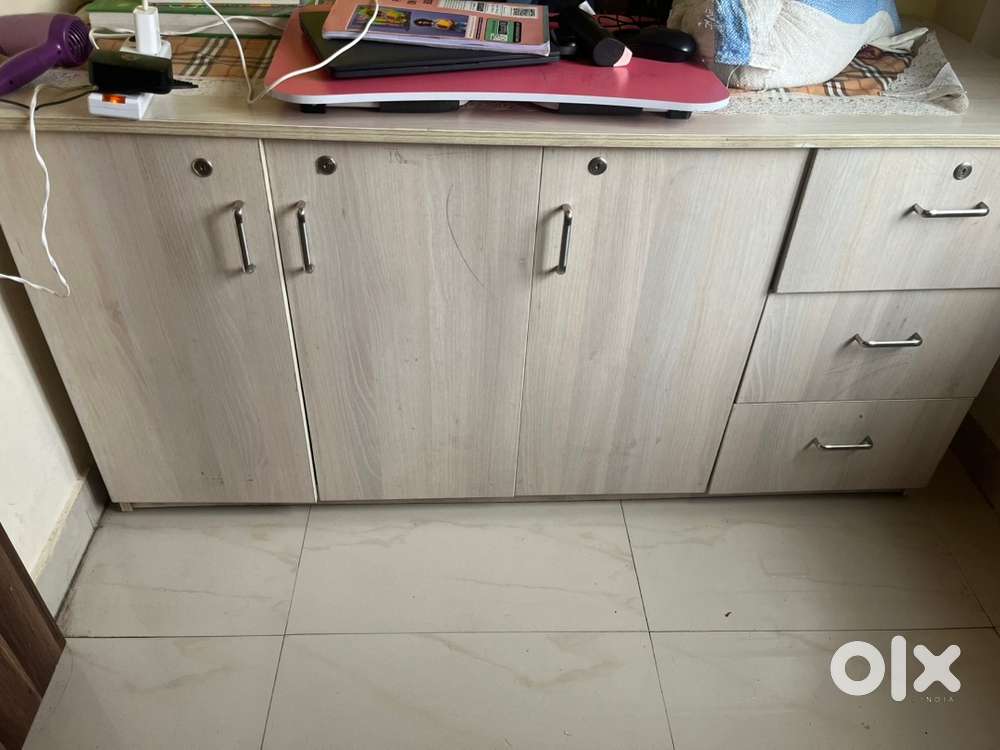 3 door wardrobe with 3 drawers,, very strong and durable