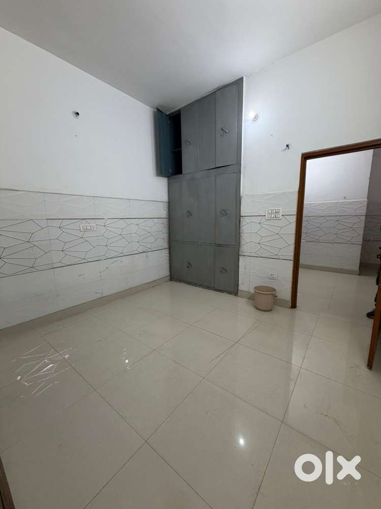 2 bhk ground floor independent in dwarka mor