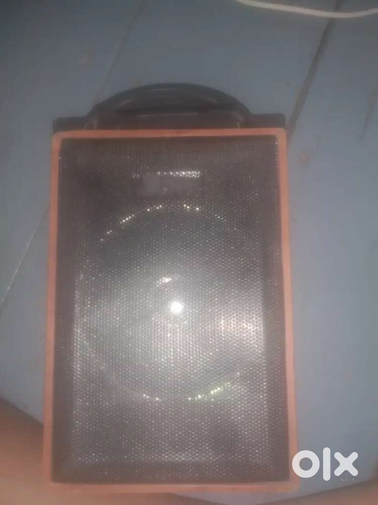 Baja mein charger pin tut gaya hai