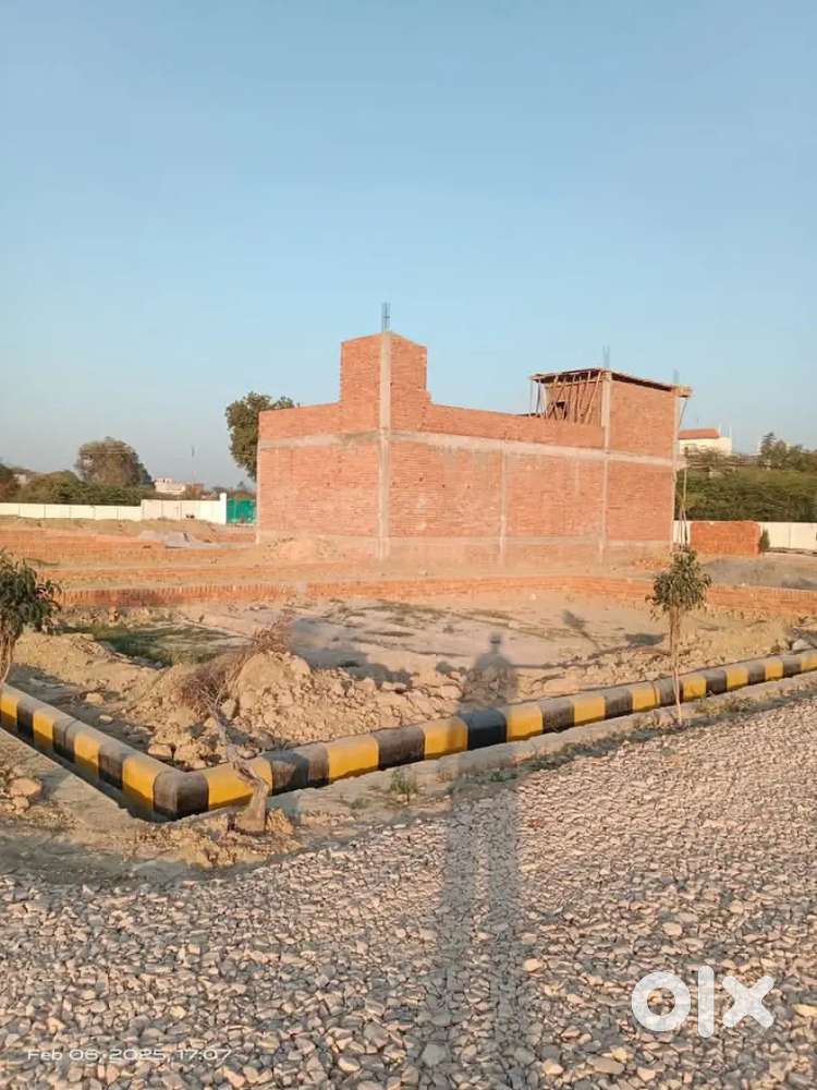 केवल 1999 में प्लॉट में लखनऊ में