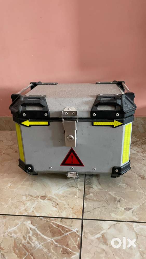 TOP BOX WITH CARRIER