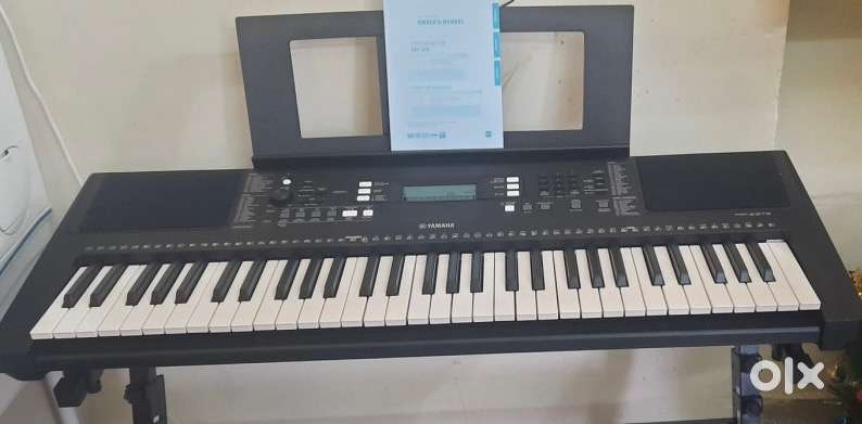 YAMAHA PSR E373 Keyboard / Piano