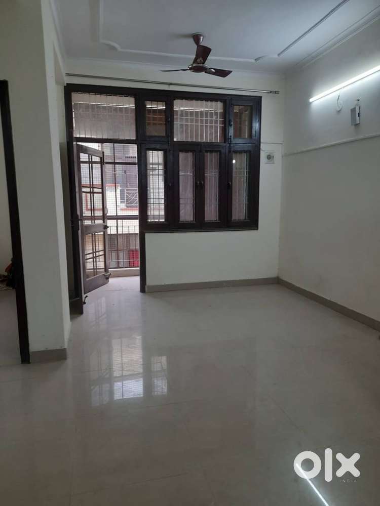 3 Bed Near to Park ,Covered Car Parking in Indirapuram