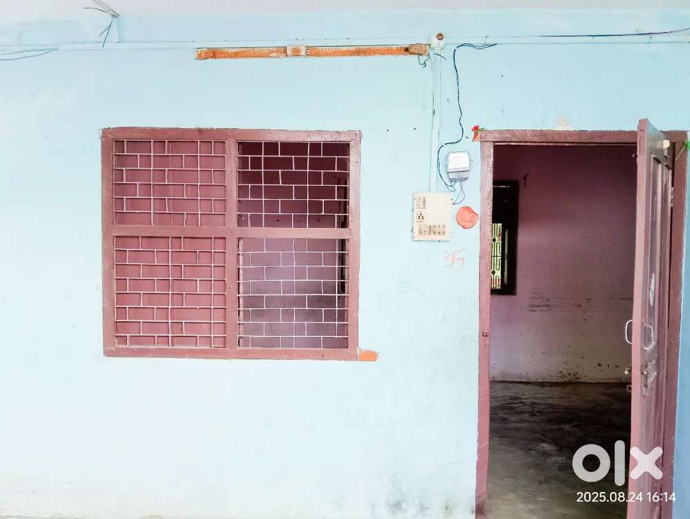 Single room with separate bathroom