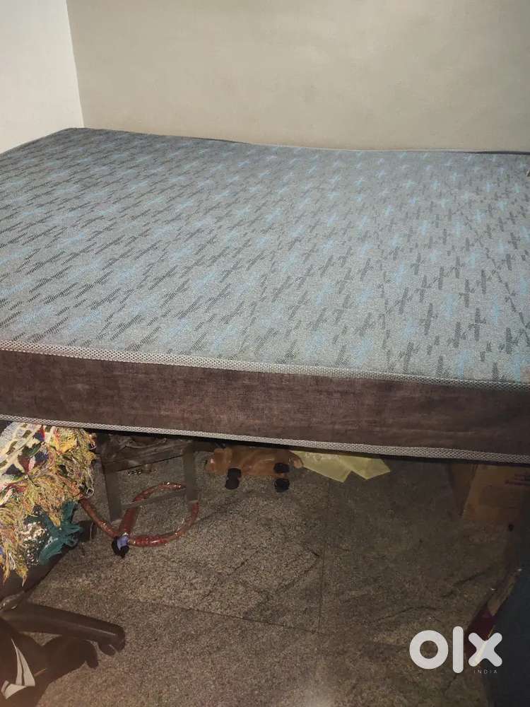 Queen size matress