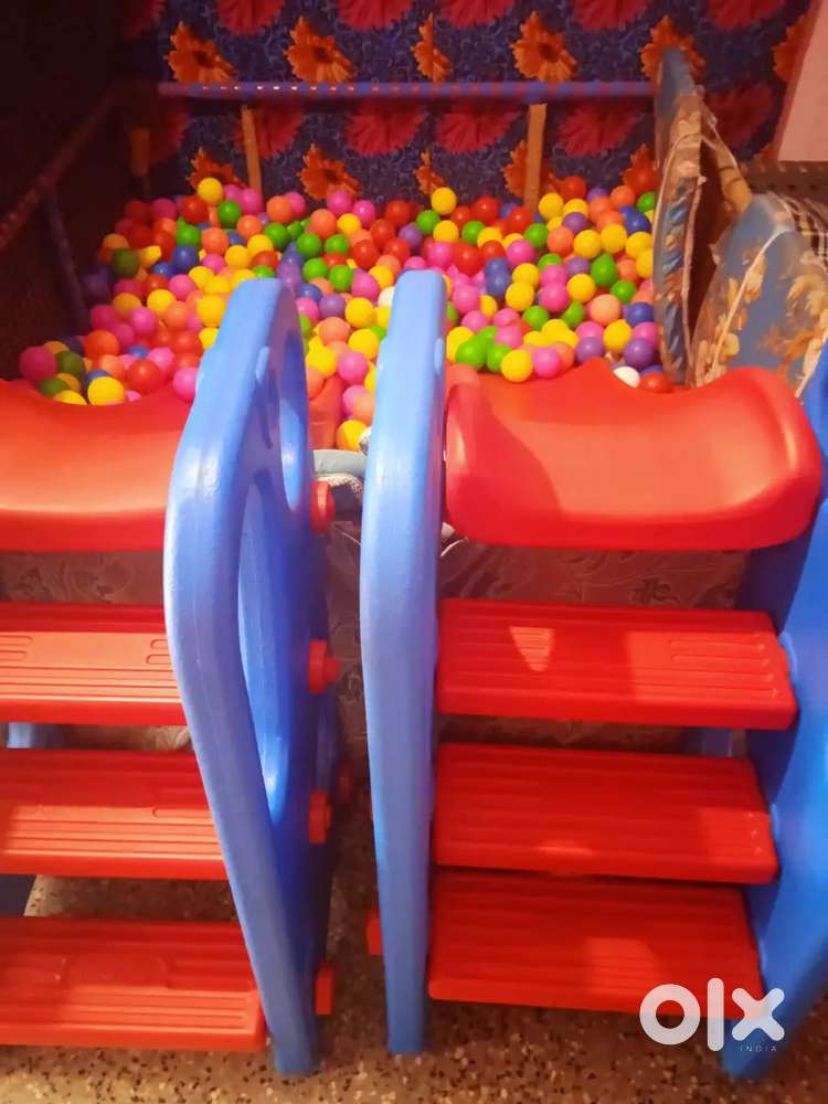 Kids play items slopings and one trampoline