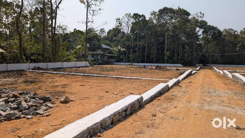 Perumbavoor Kuruppampady Junction Premium Villa Plots ₹3L DP Free Reg.