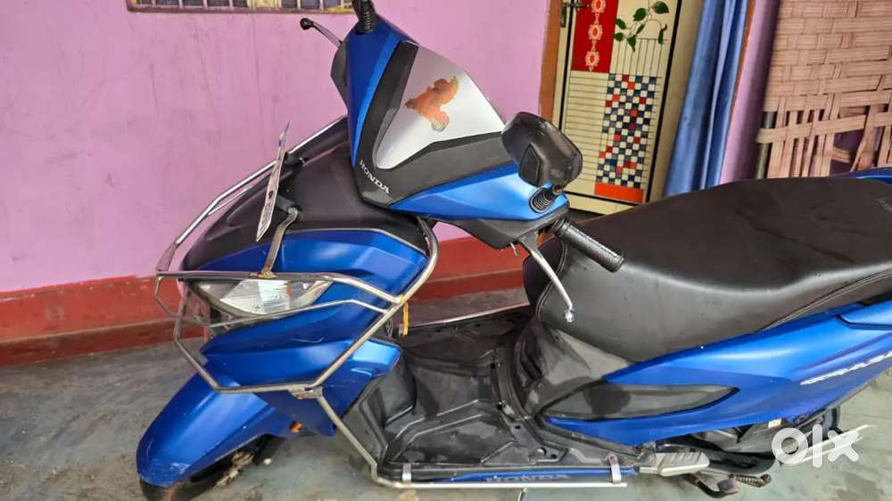 65000km chala hai gadi me  kam kharcha nai hai petrol dalao or chalao