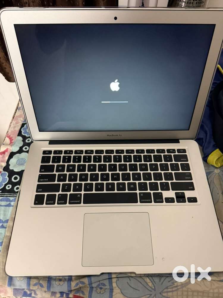 Apple Macbook 13inch 2017 i5 fully new