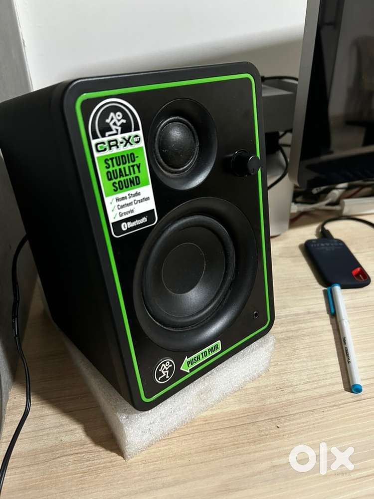Mackie Mackie Studio monitor speakers and sub woofer CR4BT CR8SBT