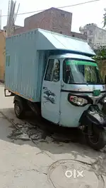 Three weler piaggio electric Driver