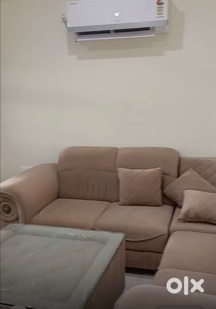 2bhk Furnised first floor available brs nagar.