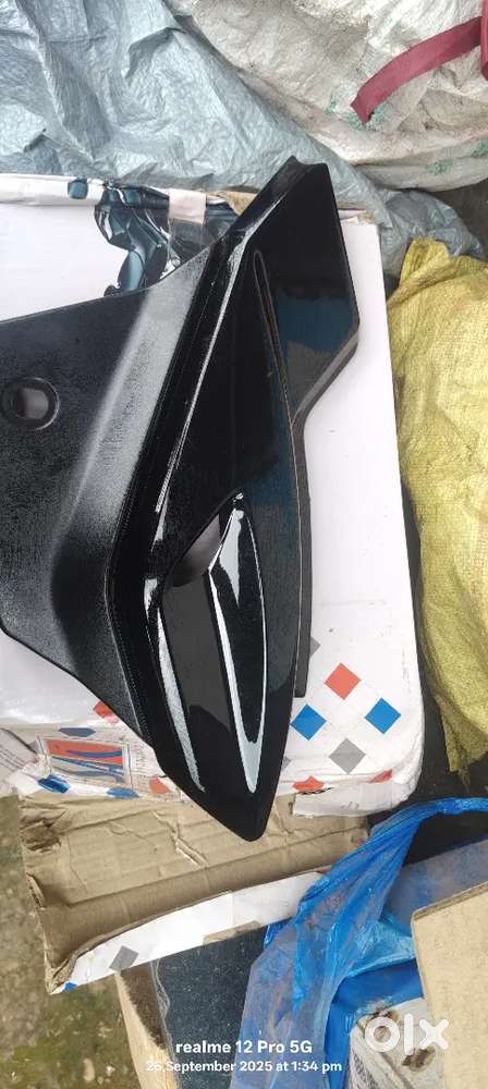 Pulsar 220F headlight and both side panel (BLACK) negotiable price