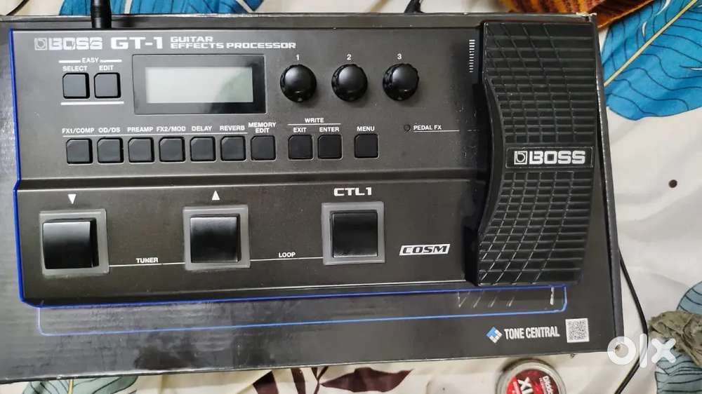 Boss gt 1 multi effects processor for guitar