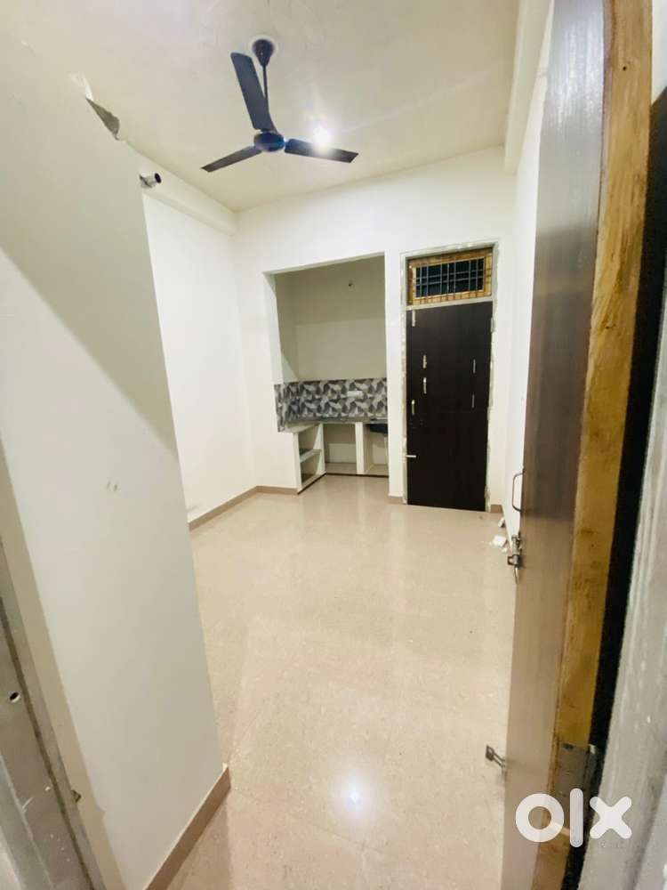 1 room with kitchen and bathroom for girls and family 2 person