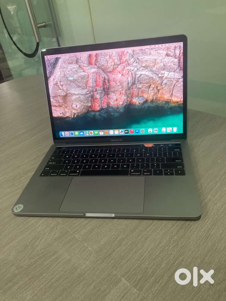 Apple MacBook Pro 13inch i5 A1706 2017 Display lines Comes after 4hrs
