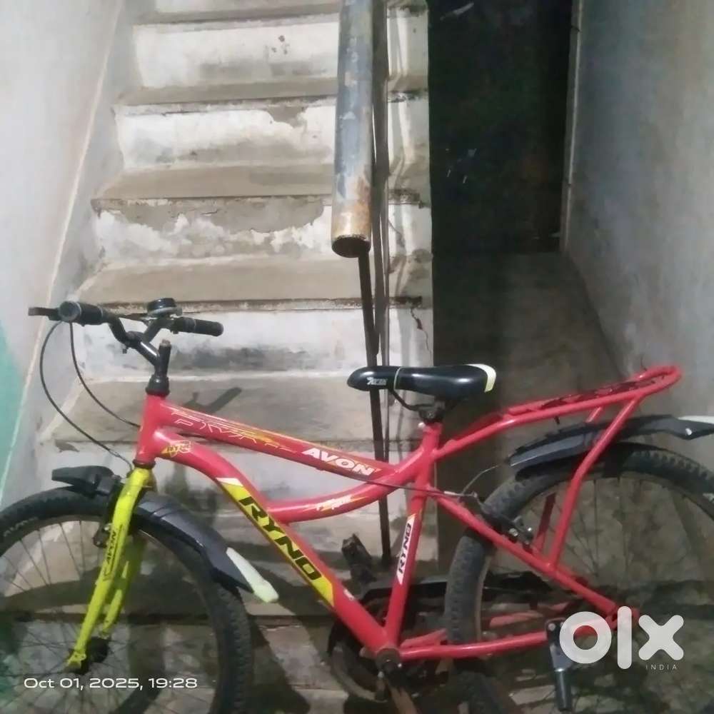 Streethawk kids bicycle in red colour