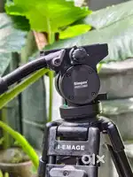 Camera tripod