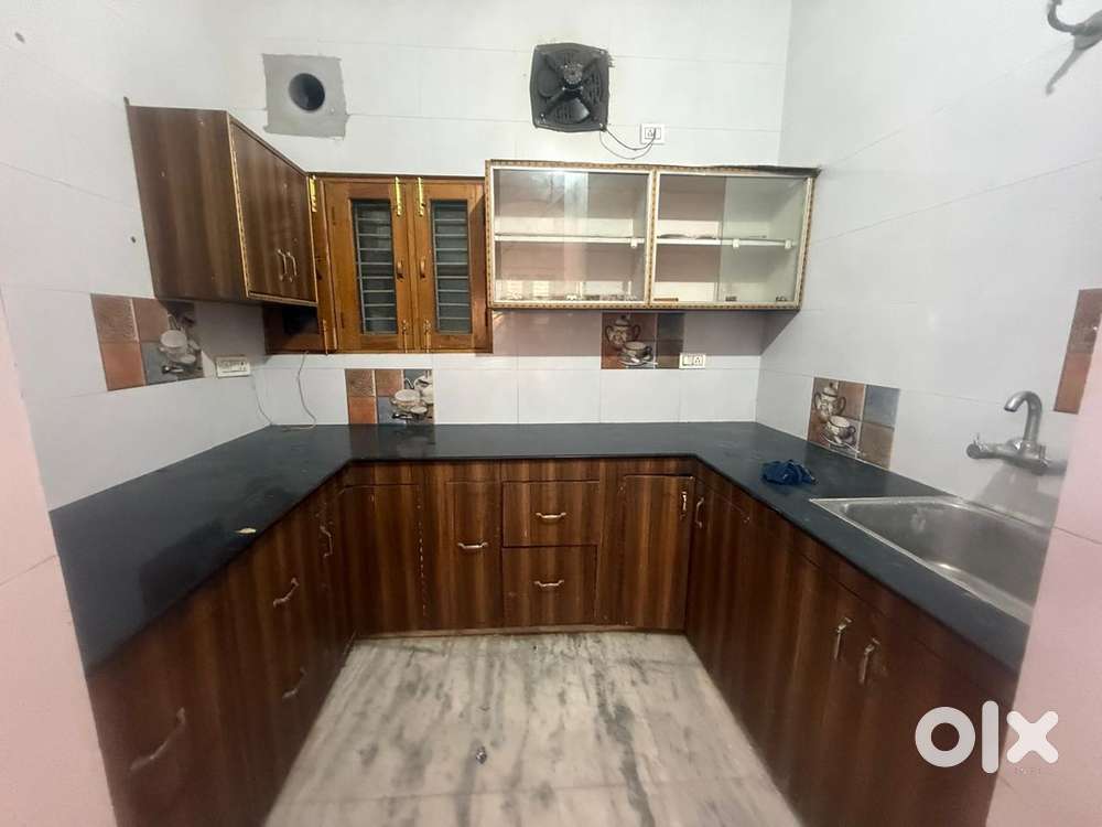 1 bhk big independent samll Faimly job person betchlar