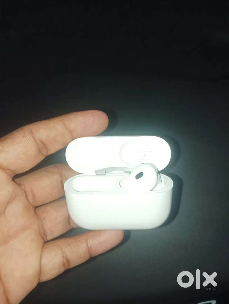Apple airbus airpods pro battery 100%
