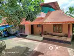 35 സെന്റ്  സ്ഥലം വീടും athani puthencruz റോഡ്‌