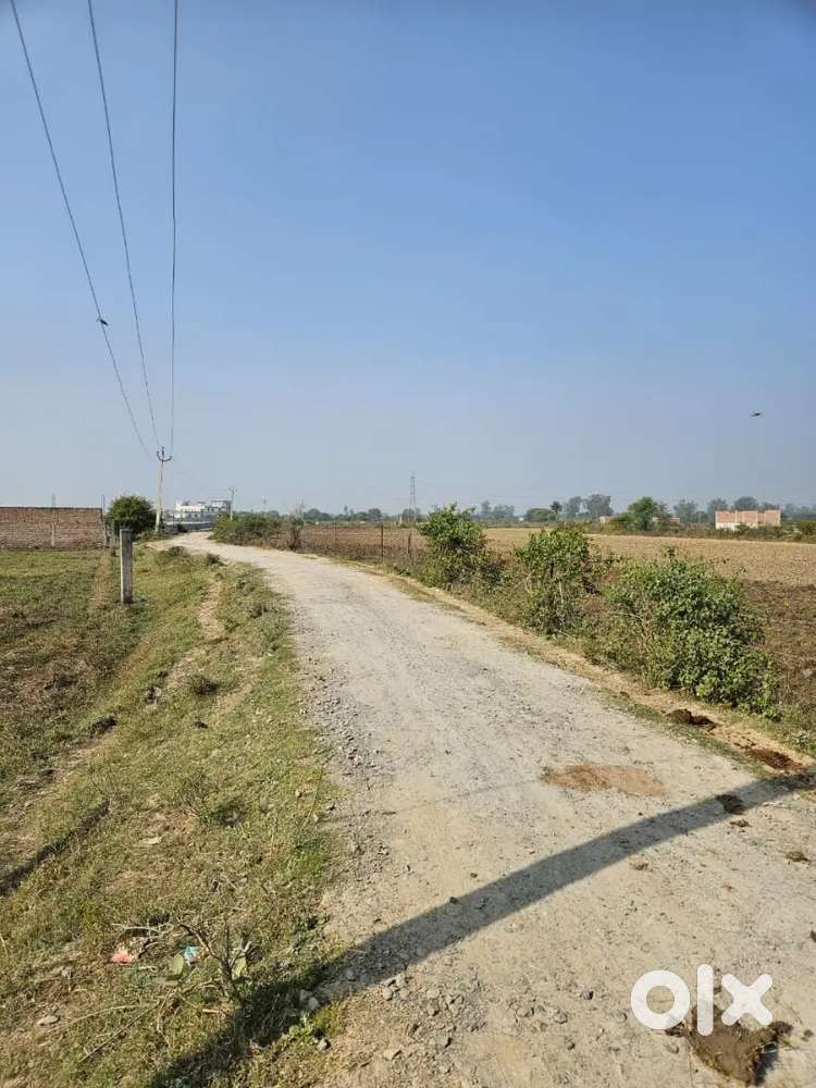 37*43 प्लॉट, उरई (जालौन रोड ) आश्रम बंबी से 100 फीट दूर