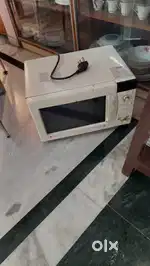 MICROWAVE OVEN