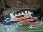 Sports shoes