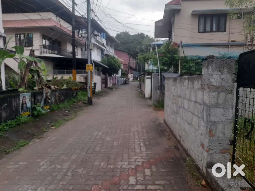 Thammanam near 2.5cent square plot for sale.