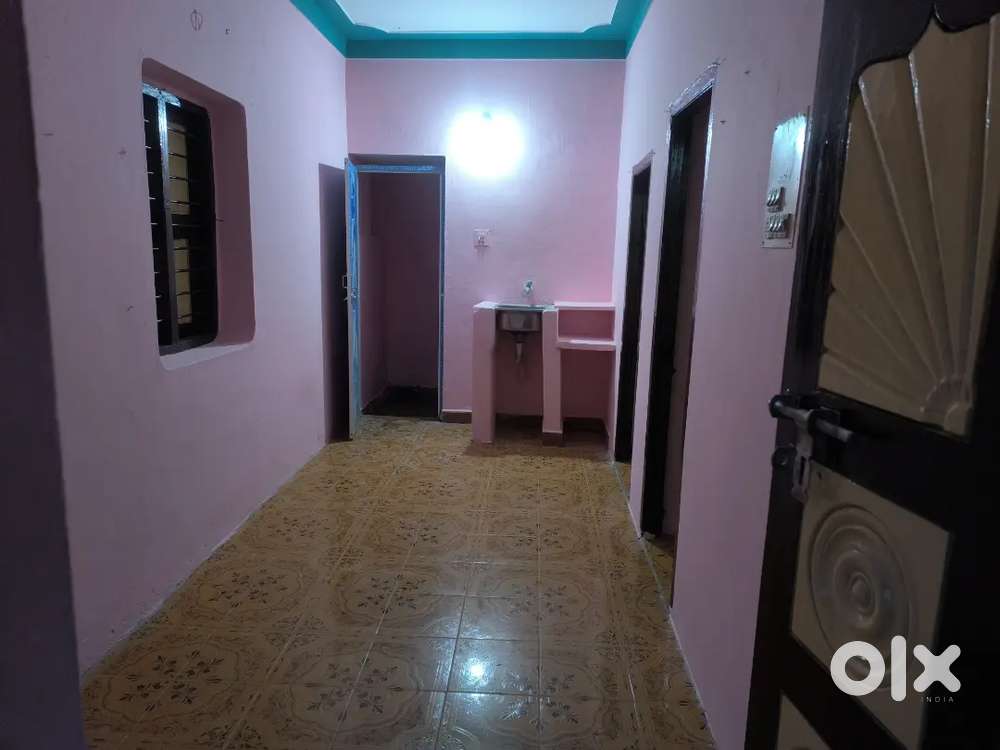 Single bed room available for rent
