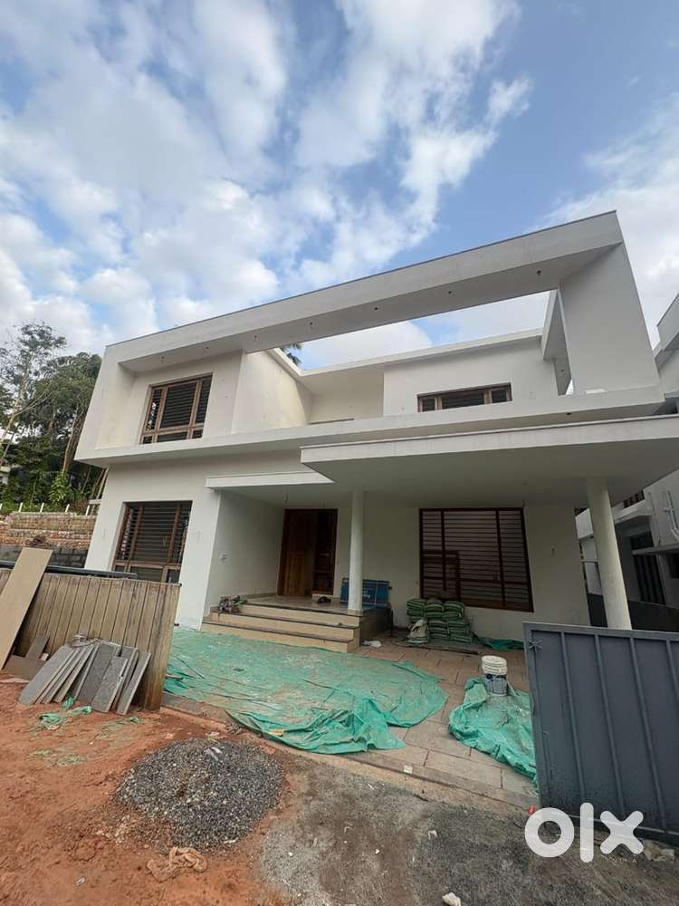 Kalandythazham 7 Cent 4 Bed New Villa