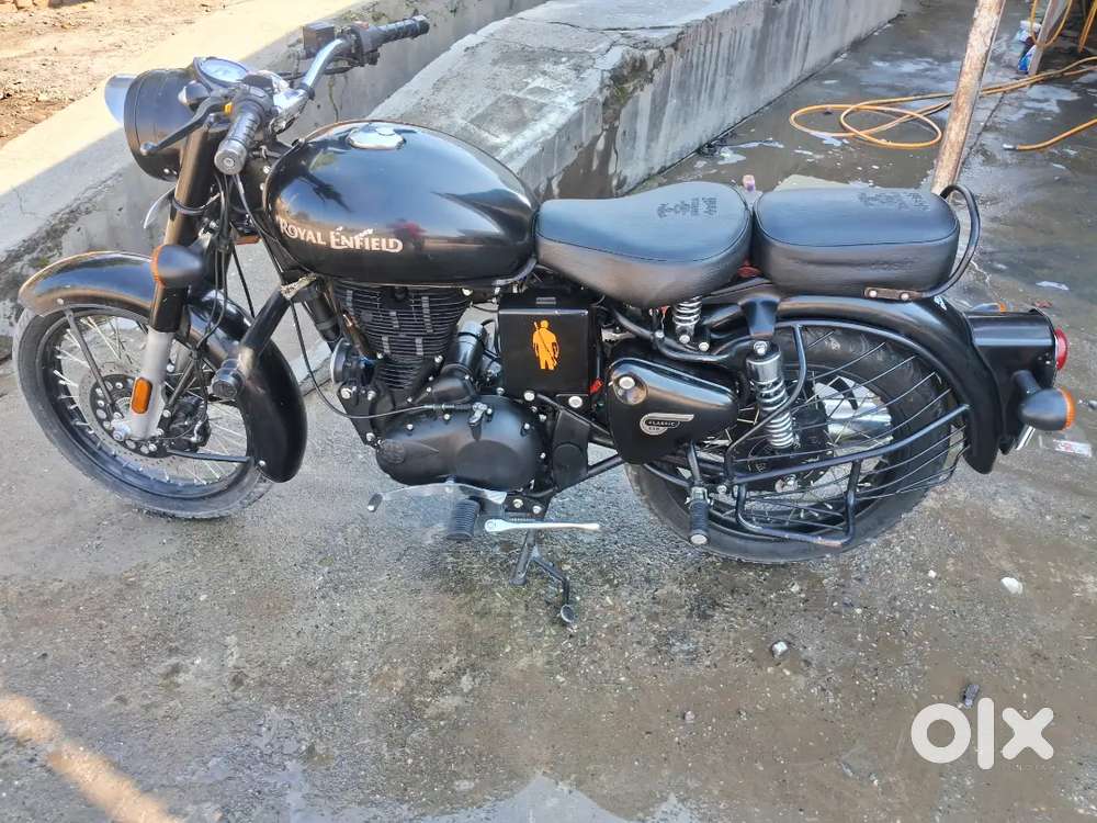 Royal Enfield bullet (350cc)black colour