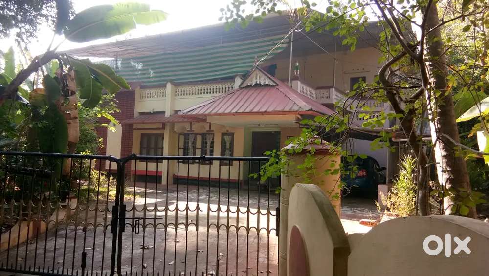 30cent and 2000 sq ft  house at kumaranalloor.