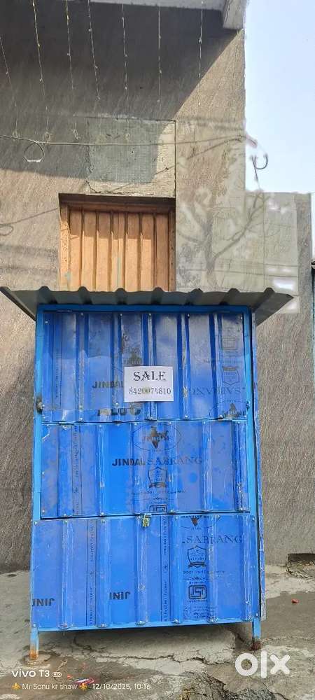 Aap ish dukan me kuch bhi sale kar sakte hai