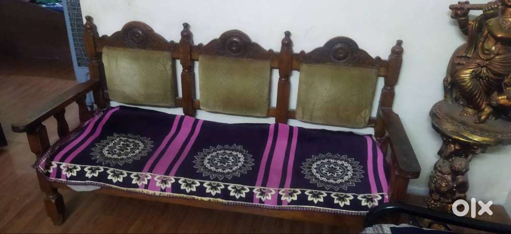 Sofa set with center table
