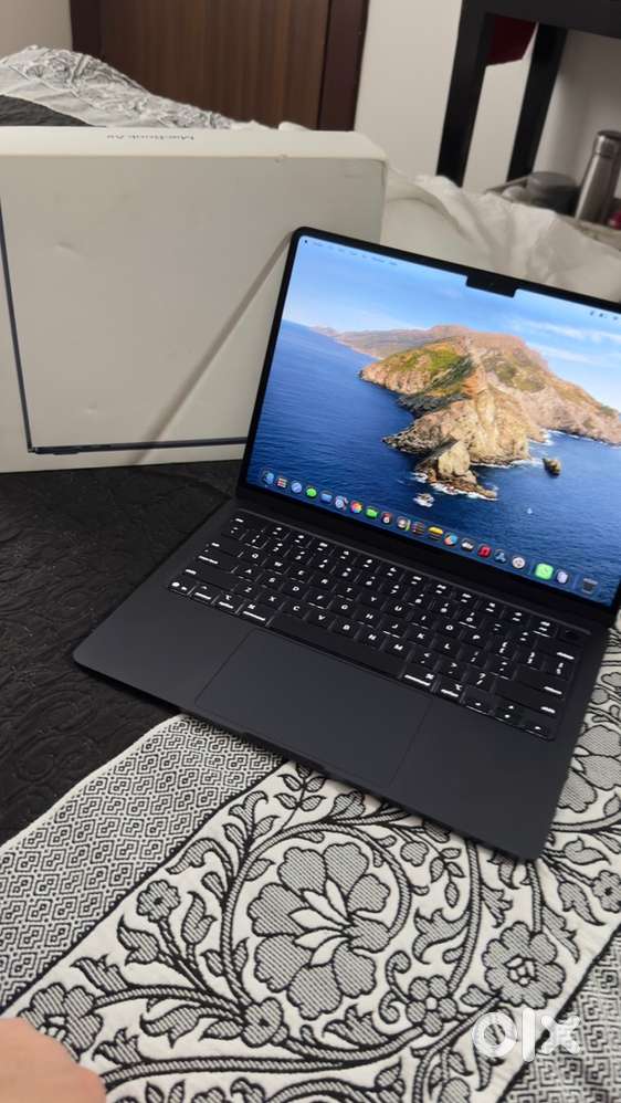 Macbook M4 256gb 16gb ram midnight color
