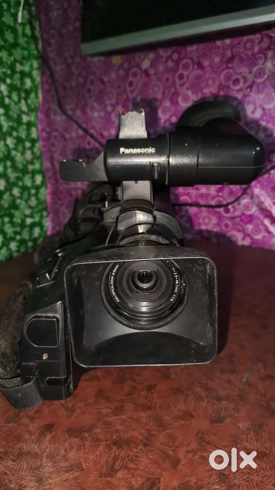 Panasonic mdh1 video and photo Full HD camera with 2 batterys