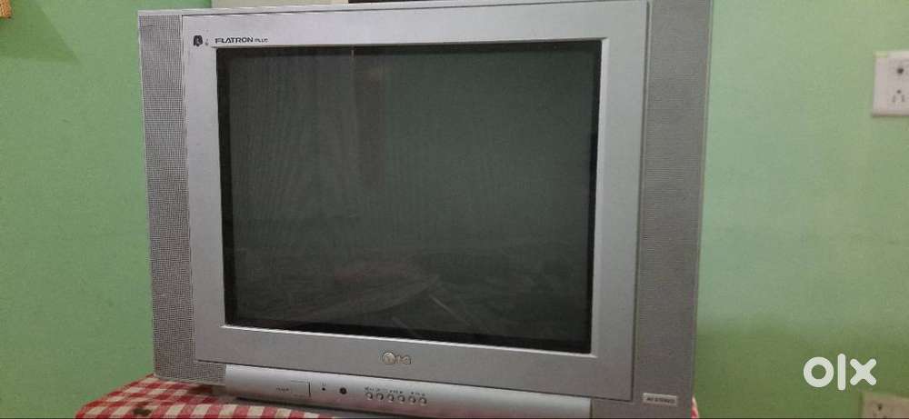 COLOR TELEVISION LG FLATRON PLUS