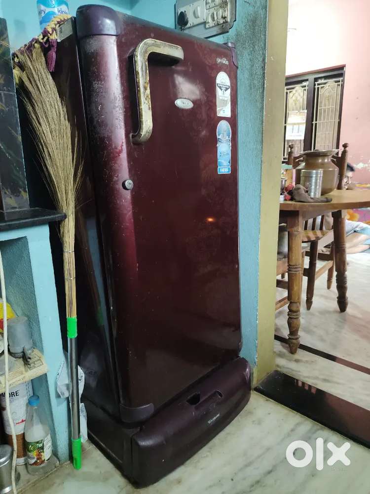 Whirlpool Genius Fridge (168liters) Fridge (5 Star Cooling) For Sale