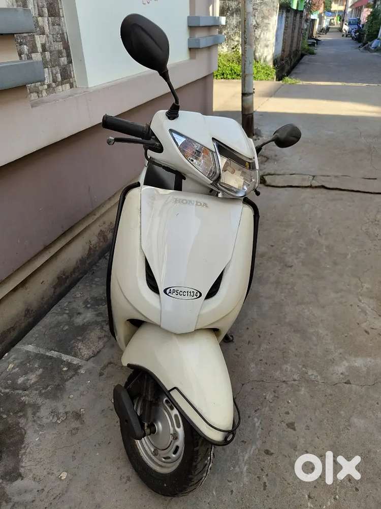 Honda activa 2012 white