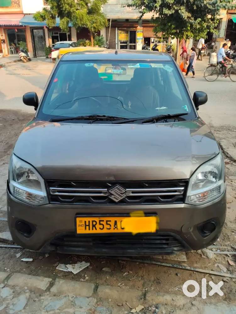 Rent par deni hai car family porson only