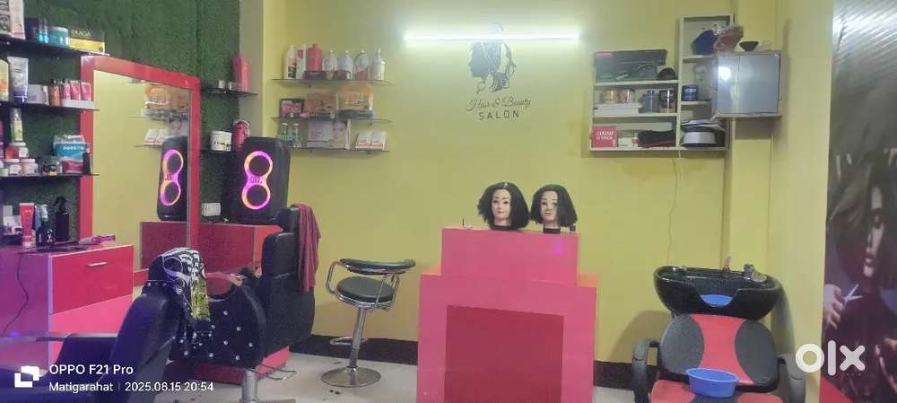 Beauty parlour furniture and chairs call me 7l