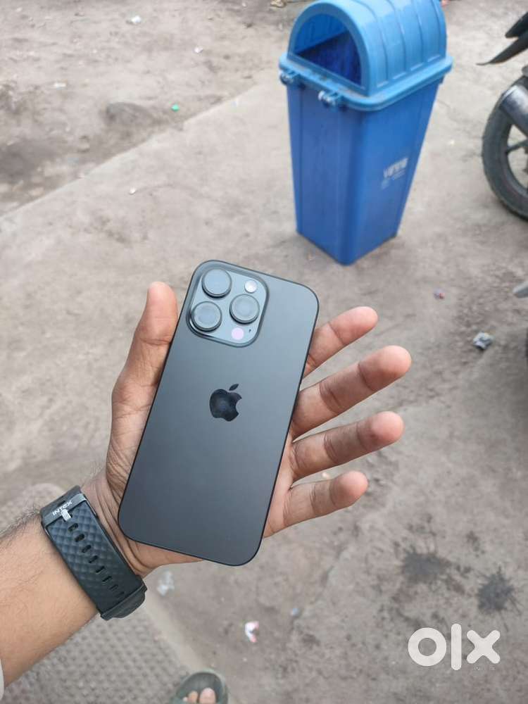 Iphone 16 pro 128gb 5g under warenty APRIL 100 battery 100 condition