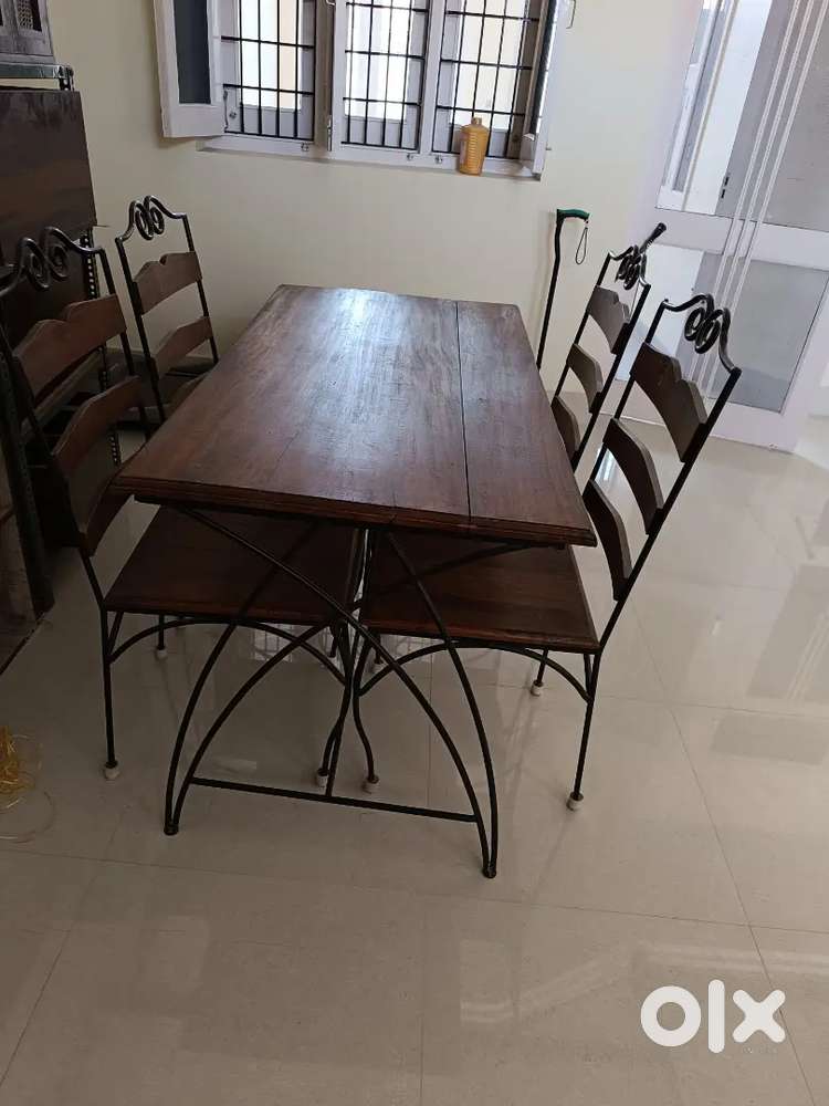 4 seated dining table
