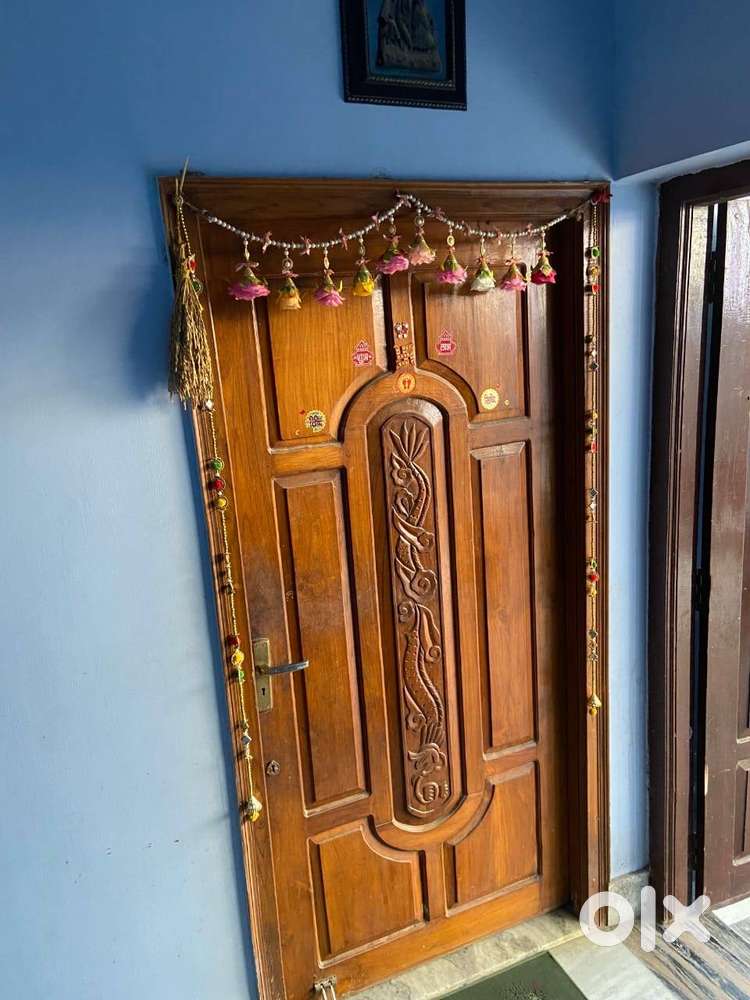 4 bhk flat available for rent in prime location.