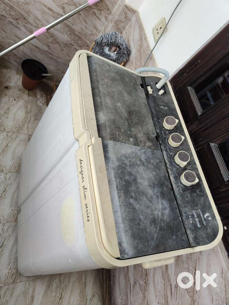 Videocon 7.5 Kg semi automatic washing machine,