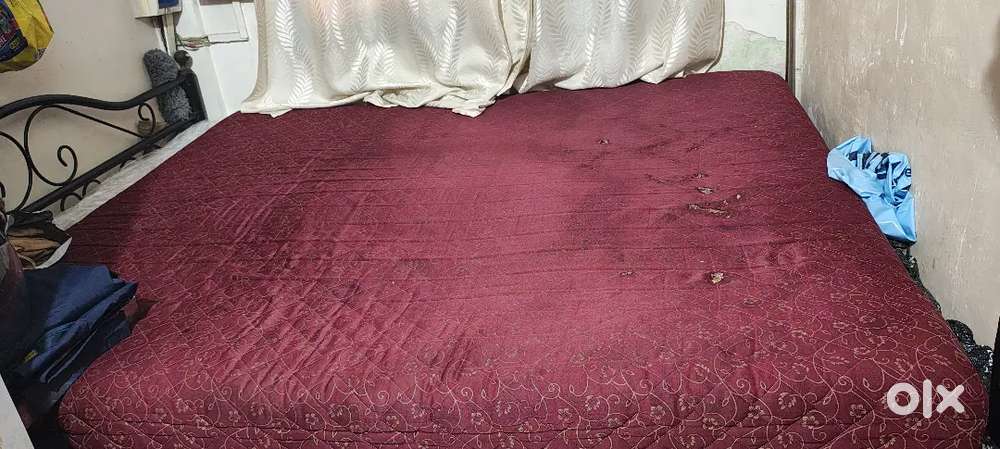 Memory foam Mattress size 5 by 6 Queen size Bed